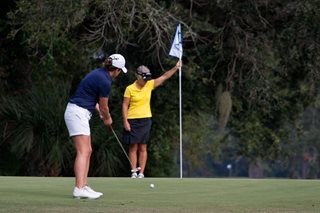 two women golfing