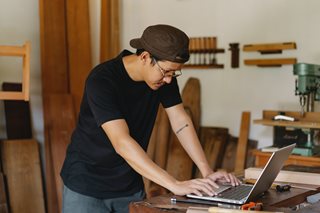 man typing on a laptop
