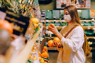 woman shopping for oranges