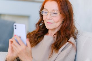 woman on smart phone