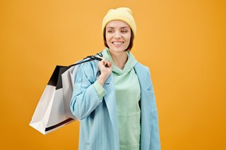 woman wearing beanie and a shopping bag